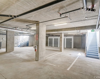 1148 N Detroit Street - Photo Thumbnail 2
