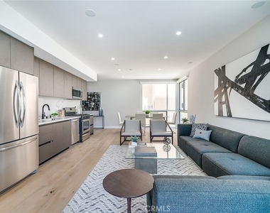 1148 N Detroit Street - Photo Thumbnail 8
