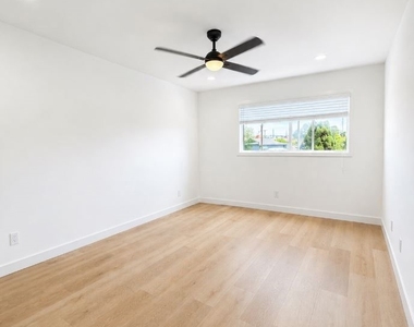 706 N Prospect - Photo Thumbnail 7
