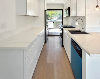 706 N Prospect - Photo Thumbnail 2