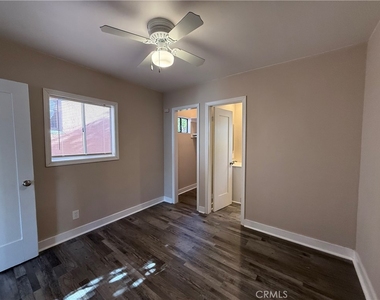 1032 W 15th Street - Photo Thumbnail 5