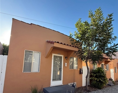 1032 W 15th Street - Photo Thumbnail 9