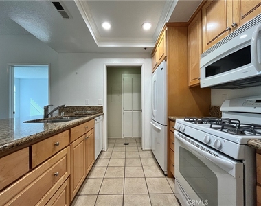 2567 Plaza Del Amo - Photo Thumbnail 3