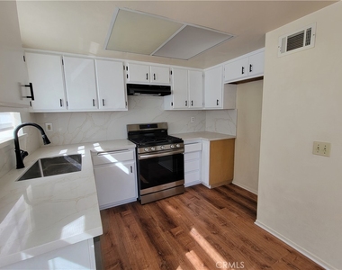 15854 Jupiter Place - Photo Thumbnail 11