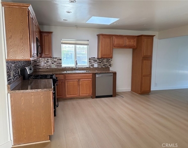 112 Aliso - Photo Thumbnail 11