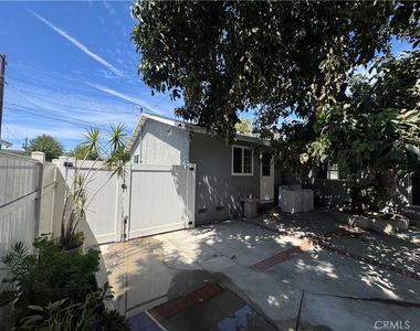 325 Pasadena - Photo Thumbnail 17