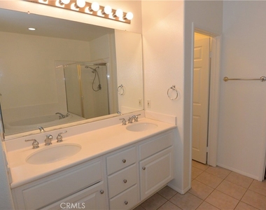 22 Roseville - Photo Thumbnail 12