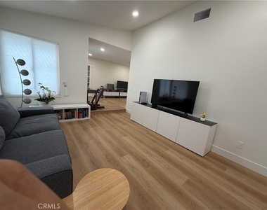2115 Baywood - Photo Thumbnail 4