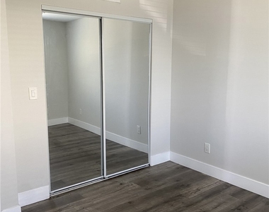 2420 1/2 Folsom Street - Photo Thumbnail 5