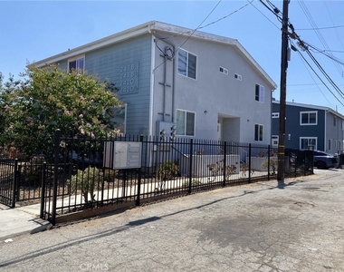 2420 1/2 Folsom Street - Photo Thumbnail 1