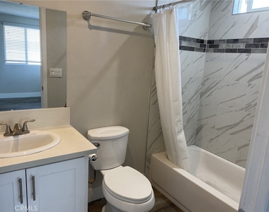 2420 1/2 Folsom Street - Photo Thumbnail 8