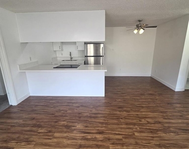 431 E Madison Ave - Photo Thumbnail 2