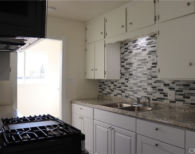 411 N Burton Street - Photo Thumbnail 3
