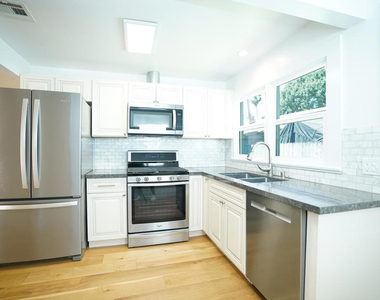 554 N Michigan Avenue - Photo Thumbnail 7
