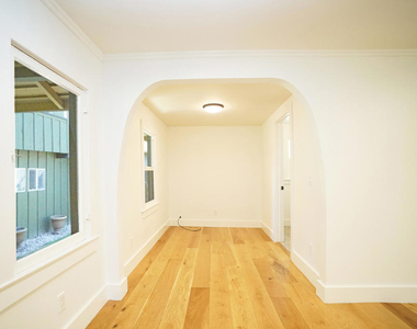 554 N Michigan Avenue - Photo Thumbnail 3