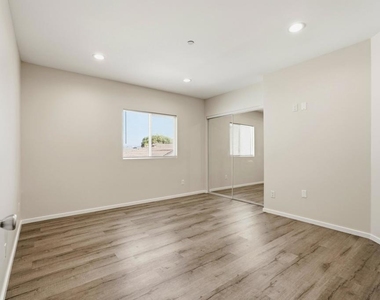 6721 1/2 Vineland Avenue - Photo Thumbnail 16