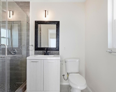 6721 1/2 Vineland Avenue - Photo Thumbnail 23
