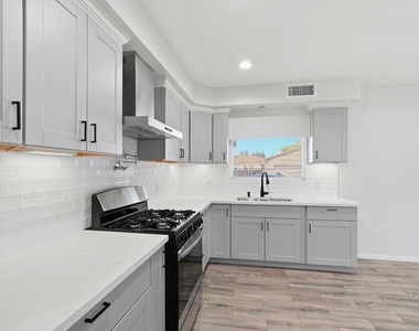 6721 1/2 Vineland Avenue - Photo Thumbnail 6