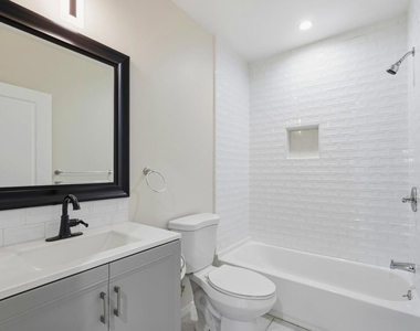 6721 1/2 Vineland Avenue - Photo Thumbnail 15