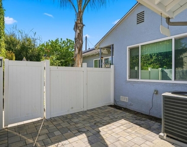 6721 1/2 Vineland Avenue - Photo Thumbnail 2