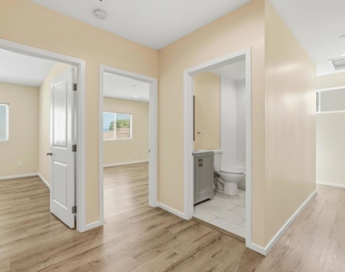 6721 1/2 Vineland Avenue - Photo Thumbnail 13