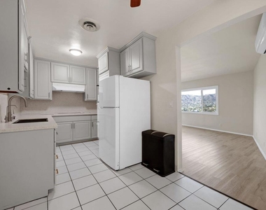 1537 Silverwood Drive - Photo Thumbnail 4