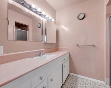 1537 Silverwood Drive - Photo Thumbnail 16