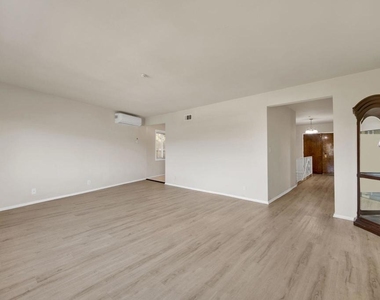 1537 Silverwood Drive - Photo Thumbnail 2