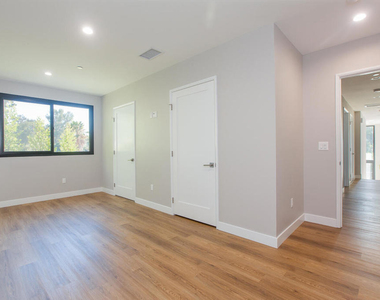 3682 Harriman Avenue - Photo Thumbnail 15