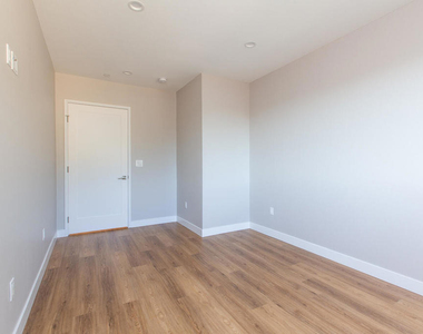 3682 Harriman Avenue - Photo Thumbnail 24