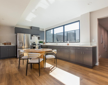 3682 Harriman Avenue - Photo Thumbnail 2