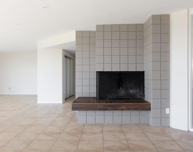 2075 Linda Flora Drive - Photo Thumbnail 6