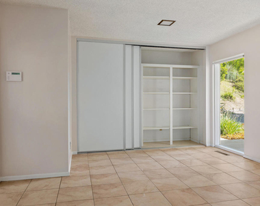 2075 Linda Flora Drive - Photo Thumbnail 15
