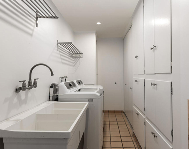 2075 Linda Flora Drive - Photo Thumbnail 17