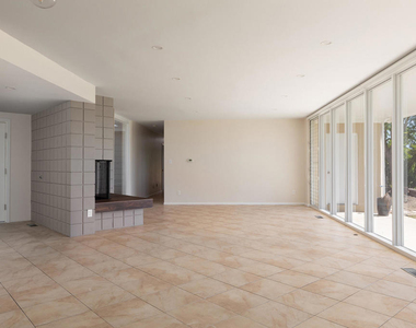2075 Linda Flora Drive - Photo Thumbnail 5