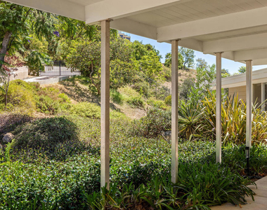 2075 Linda Flora Drive - Photo Thumbnail 19
