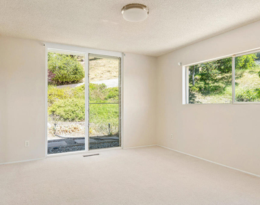 2075 Linda Flora Drive - Photo Thumbnail 12