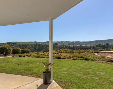 2075 Linda Flora Drive - Photo Thumbnail 22