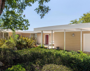 2075 Linda Flora Drive - Photo Thumbnail 1