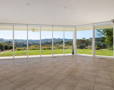 2075 Linda Flora Drive - Photo Thumbnail 4