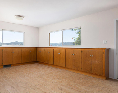 2075 Linda Flora Drive - Photo Thumbnail 14