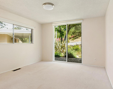 2075 Linda Flora Drive - Photo Thumbnail 10