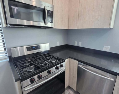 6824 Ben Avenue - Photo Thumbnail 2
