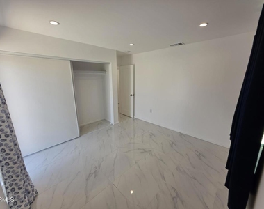 10926 Woodward Avenue - Photo Thumbnail 14