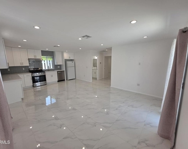 10926 Woodward Avenue - Photo Thumbnail 4