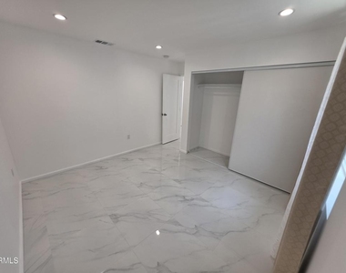 10926 Woodward Avenue - Photo Thumbnail 11