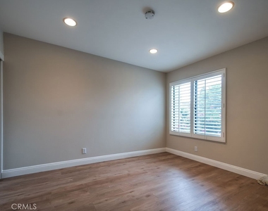 5021 Corkwood Lane - Photo Thumbnail 21
