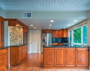 5021 Corkwood Lane - Photo Thumbnail 4