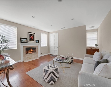 2239 Pacific Avenue - Photo Thumbnail 3