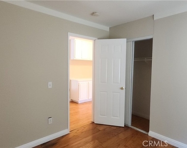 1267 Regent - Photo Thumbnail 32